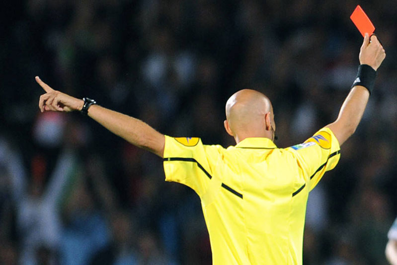 arbitro-cartellino-rosso