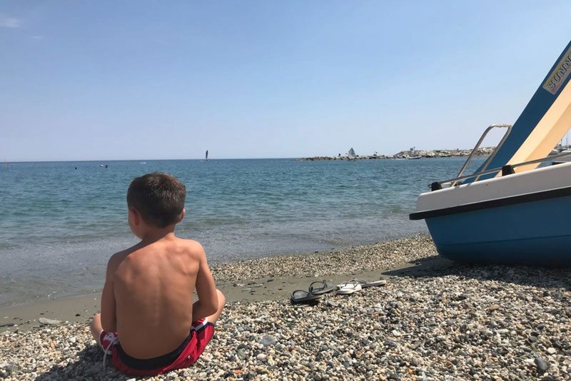 bambino-mare-solo