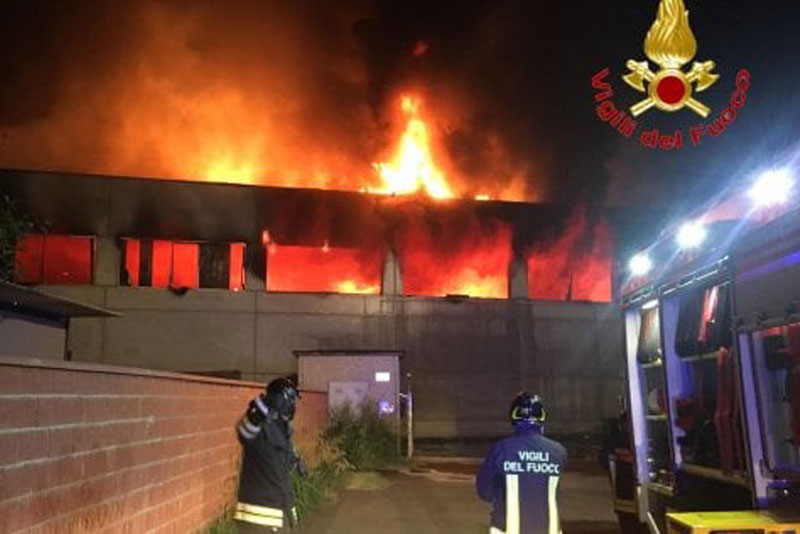 incendio-capannone-ecomafie