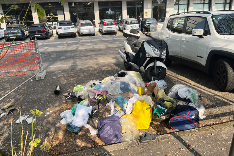 corsico-abbandono-rifiuti-in-via-volta